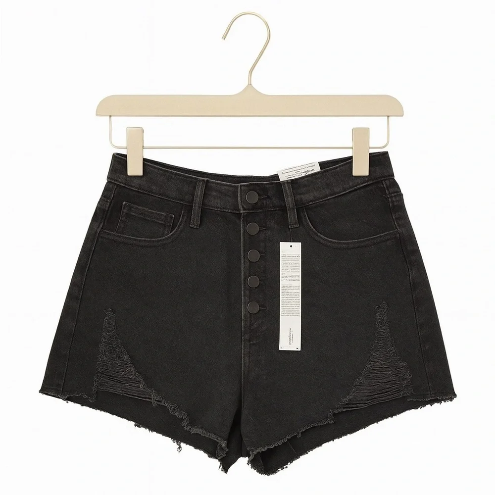 SO NWT Junior’s size 11 black denim mom jean shorts.  30” waist, 2.5” inseam